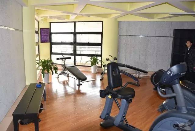 宿舍樓里的健身房與活動(dòng)室 | 揭秘清華大學(xué)公共空間的健身與休閑圖景